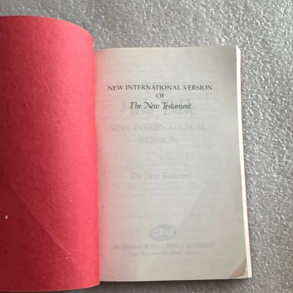 Classic Pocket Red New Testament NIV Book.